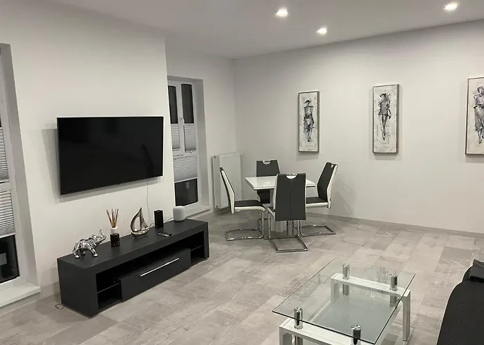 Апартаменти Stunning 2-room Penthouse With Lakeview W11 *