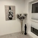 Stunning 2-room Penthouse With Lakeview W11