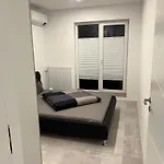 Stunning 2-room Penthouse With Lakeview W11 Apartament