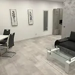 Stunning 2-room Penthouse With Lakeview W11