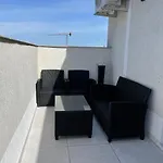 Apartament Stunning 2-room Penthouse With Lakeview W11 *