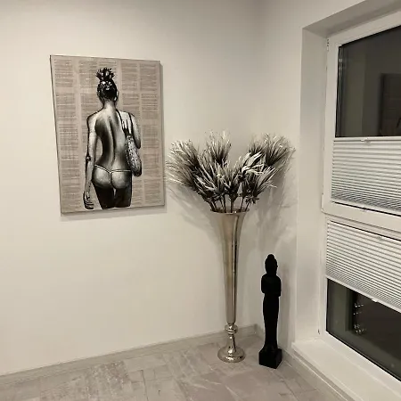 Stunning 2-room Penthouse With Lakeview W11