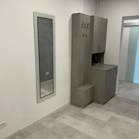 Stunning 2-room Penthouse With Lakeview W11 Appartamento *