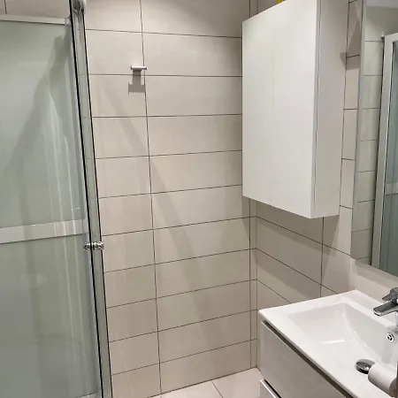 Stunning 2-room Penthouse With Lakeview W11