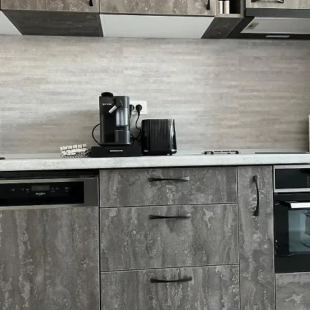 Stunning 2-room Penthouse With Lakeview W11 아파트