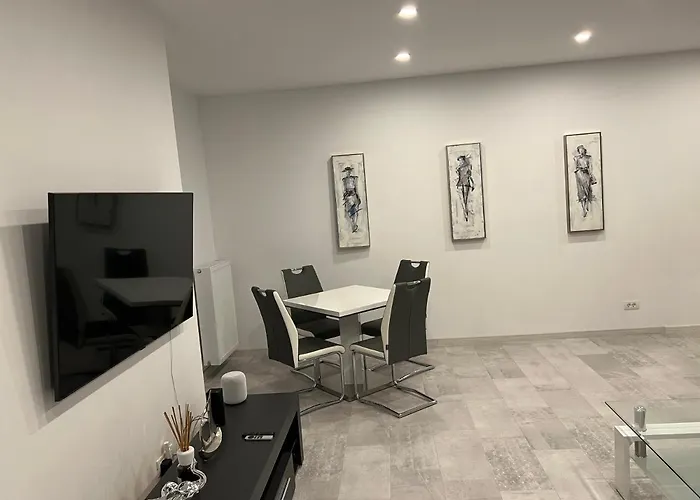 Stunning 2-room Penthouse With Lakeview W11 Lejlighed *