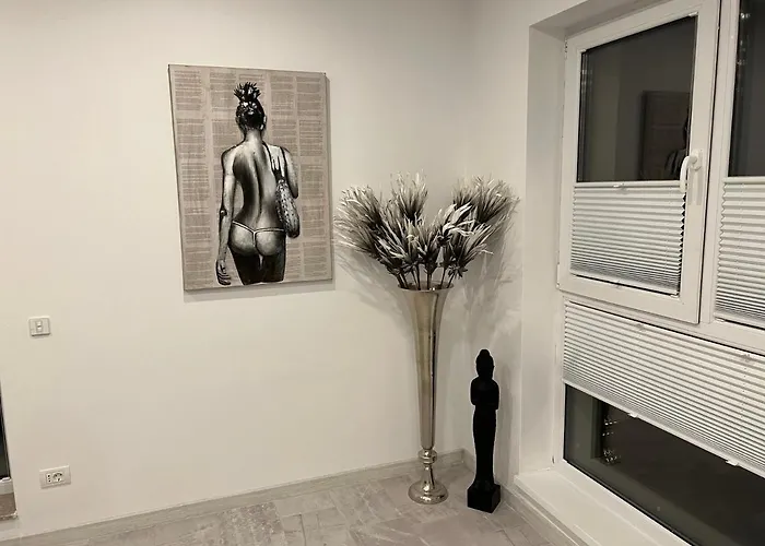 Stunning 2-room Penthouse With Lakeview W11