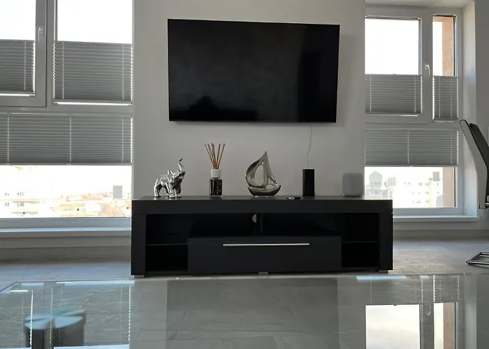 Stunning 2-room Penthouse With Lakeview W11