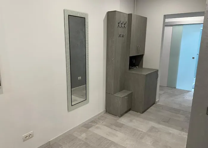 Stunning 2-room Penthouse With Lakeview W11 Lejlighed *