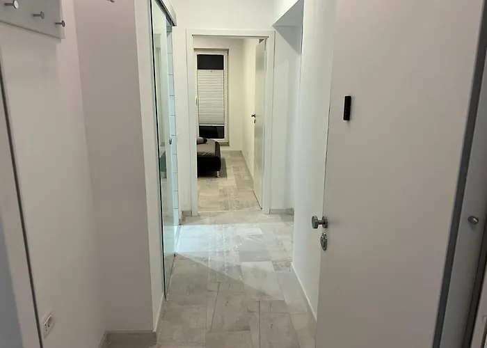 Stunning 2-room Penthouse With Lakeview W11 Lejlighed *