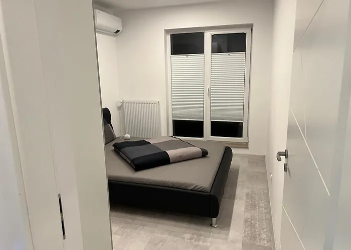 Stunning 2-room Penthouse With Lakeview W11 Apartment