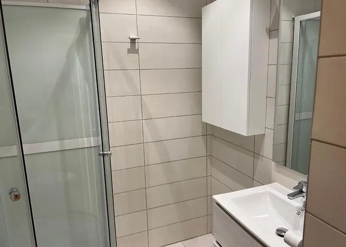 Stunning 2-room Penthouse With Lakeview W11