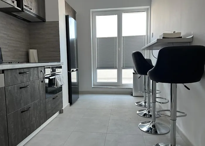 Stunning 2-room Penthouse With Lakeview W11