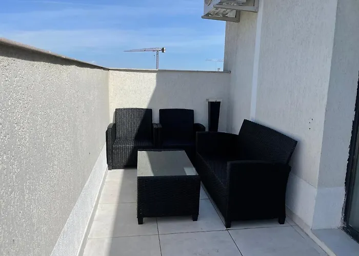 Lejlighed Stunning 2-room Penthouse With Lakeview W11 *