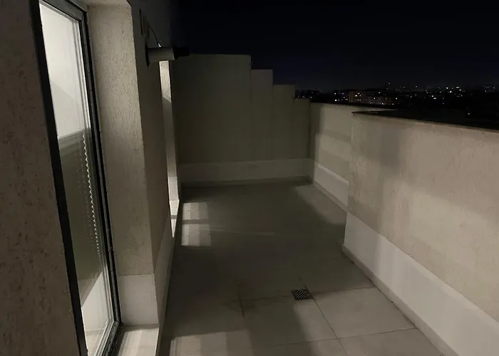 Stunning 2-room Penthouse With Lakeview W11 شقة بوخارست