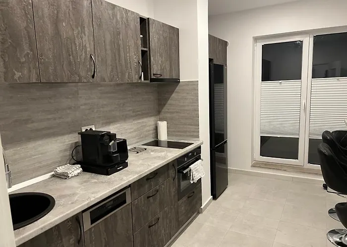 Stunning 2-room Penthouse With Lakeview W11