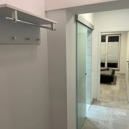 Stunning 2-room Penthouse With Lakeview W11 דירה בוקרשט