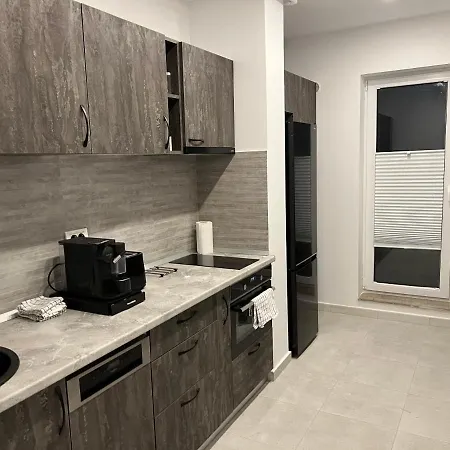 Stunning 2-room Penthouse With Lakeview W11