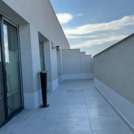 Stunning 2-room Penthouse With Lakeview W11 דירה בוקרשט